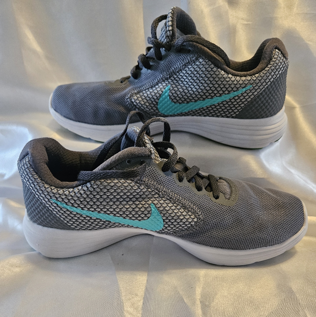 Nike Revolution 3 Womens Size 7 Gray Turquoise